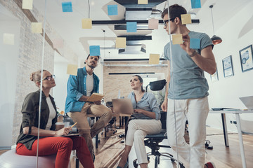 美国确诊病例超过138万,美国确诊超2859万